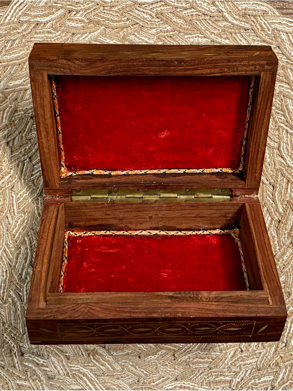 Vintage Handcrafted Wooden Storage/Trinket Box w/ Brass Wire Inlay - Tarkashi